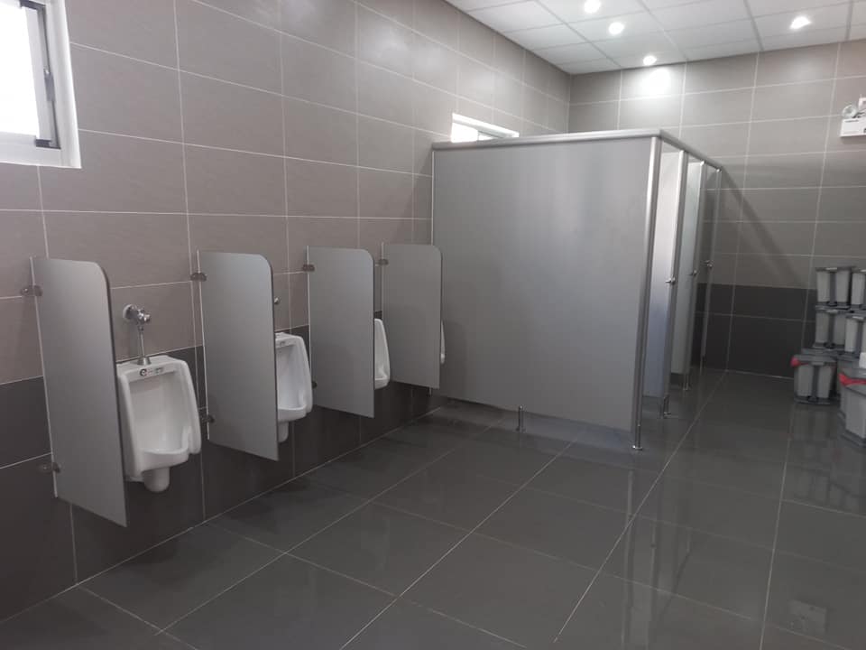 giá vách ngăn vệ sinh quảng ngãi