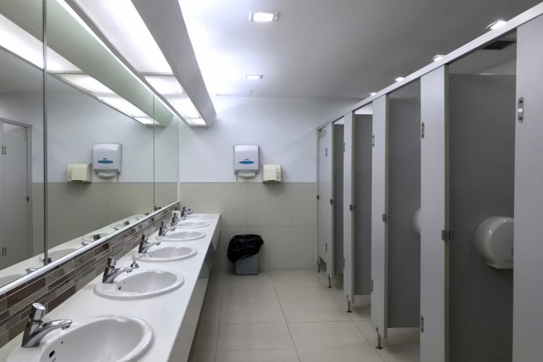 vách ngăn vệ sinh quảng ngãi